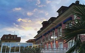 1907 Villa  4*
